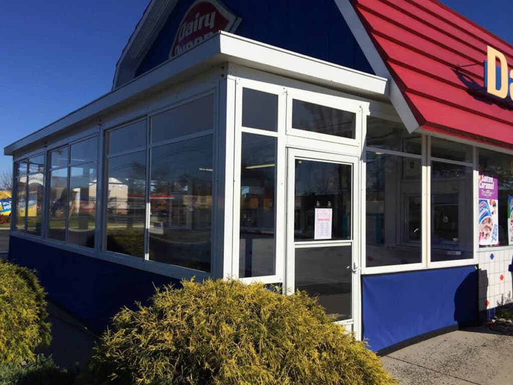 Enclosed seating addition built onto the front of a roadside restaurant
